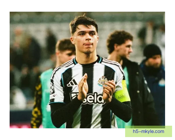 刘易斯米利意外接过队长袖标时